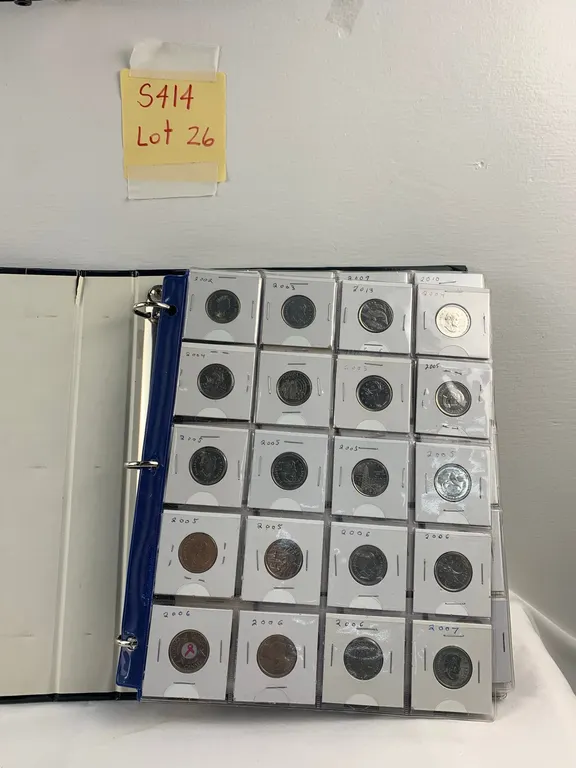 Canadian $0.25 Coin Binder (120 Coins Various Dates), Item #26 (P6-S414)