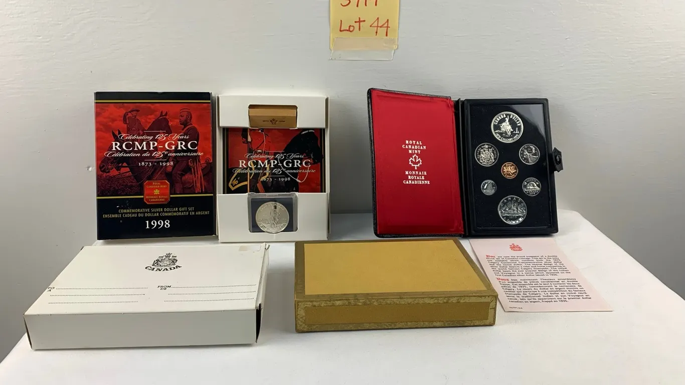 Silver Dollar Double Dollar Uncirculated Specimen Set 1975 and Silver $1.00 Canadian Coin RCMP 125th Anniversary 1999, Item #44 (P6-S414)
