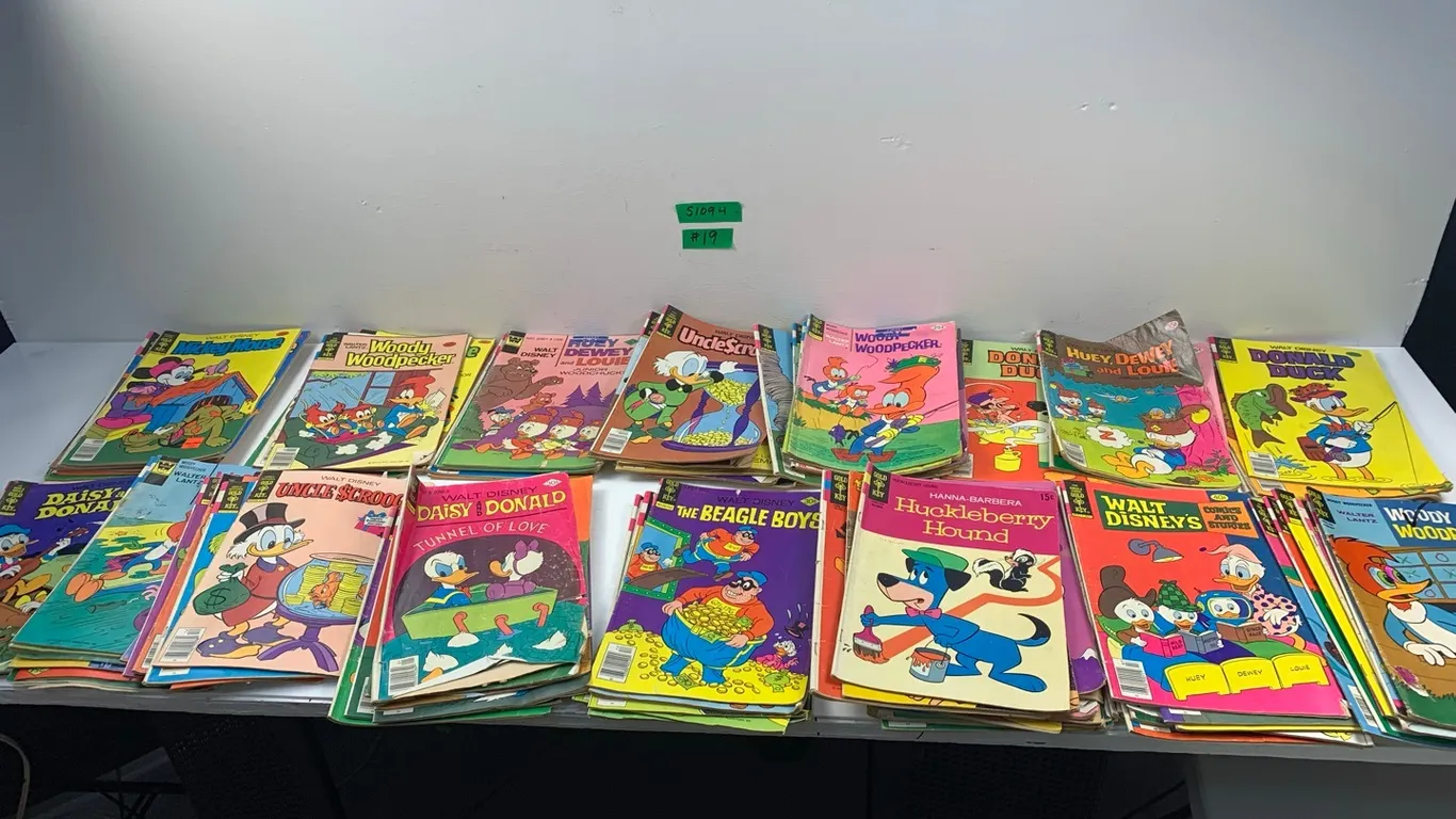 Assortment of Vintage Disney Comics, Lot #19 (P6-S1094)
