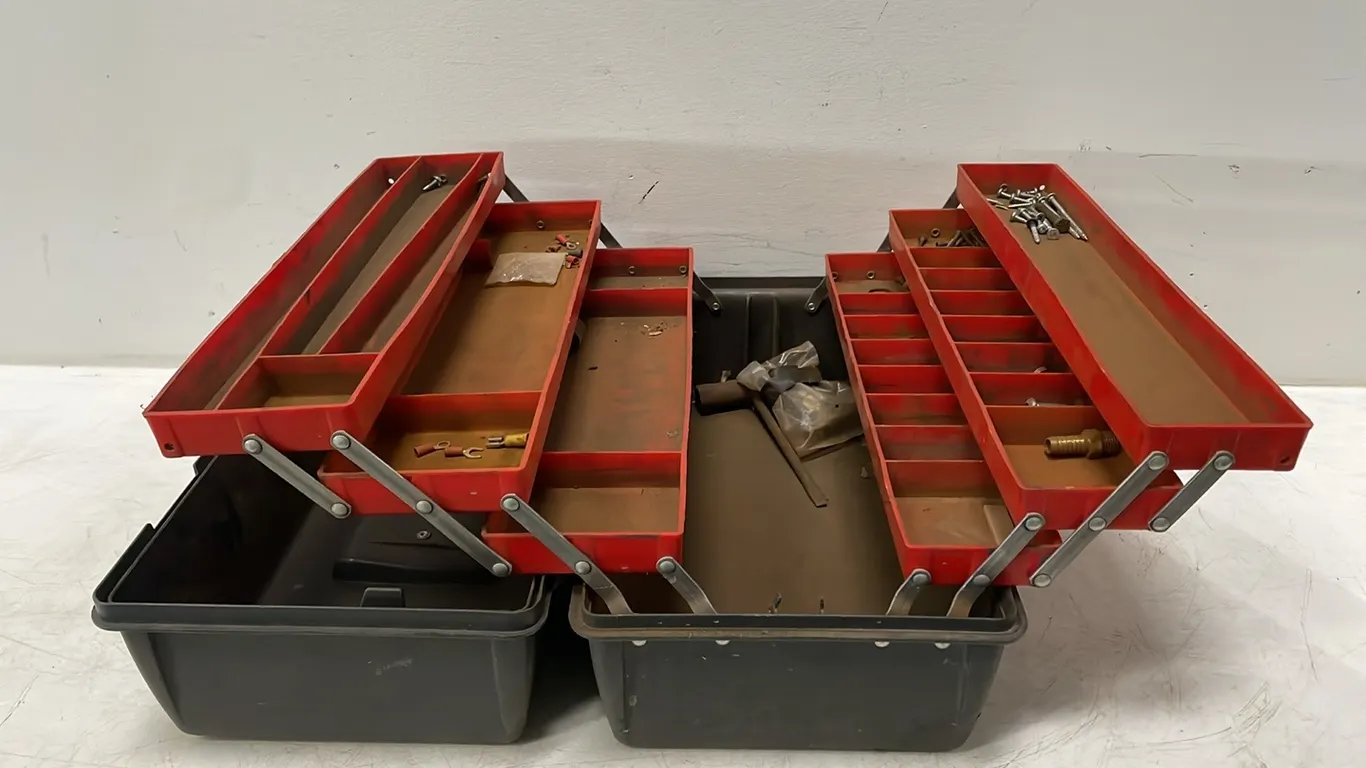 Holt Plastic Fishing Box (P3-WWS4-S582)