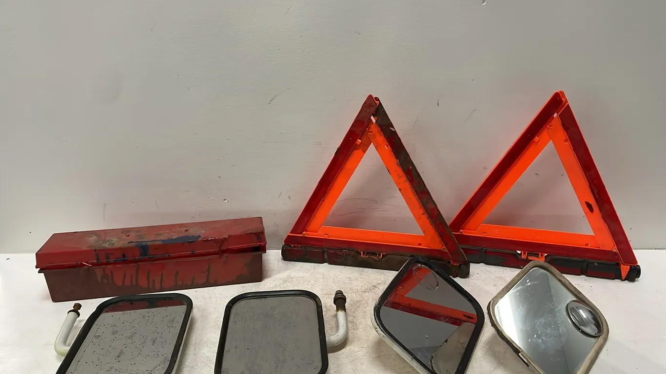 Set of 2 Truck Flares and 4 Truck Mirrors (P3-WWS5-S1999)