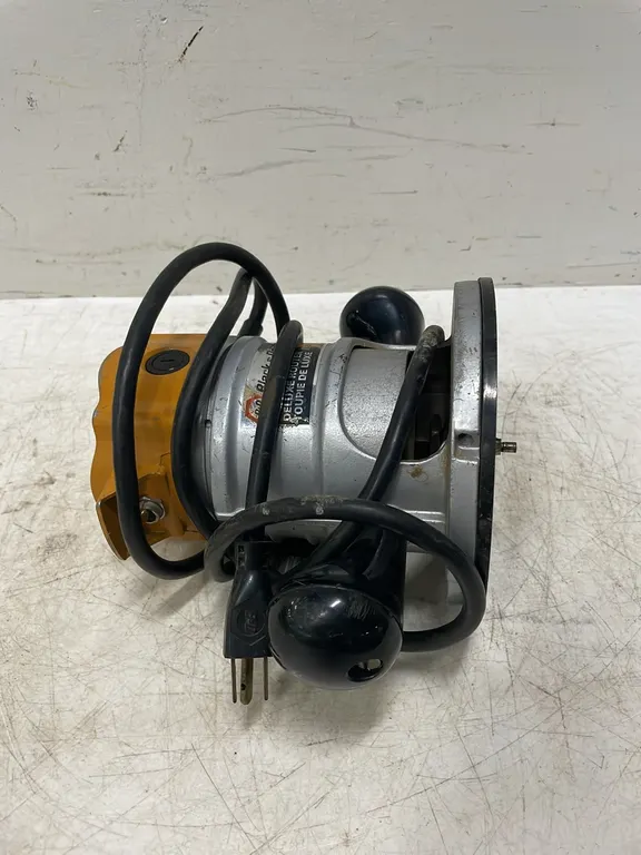 Black & Decker Deluxe Router Model 7616, Works As Per Seller, Marked 15 (P3-WWS7-S11)