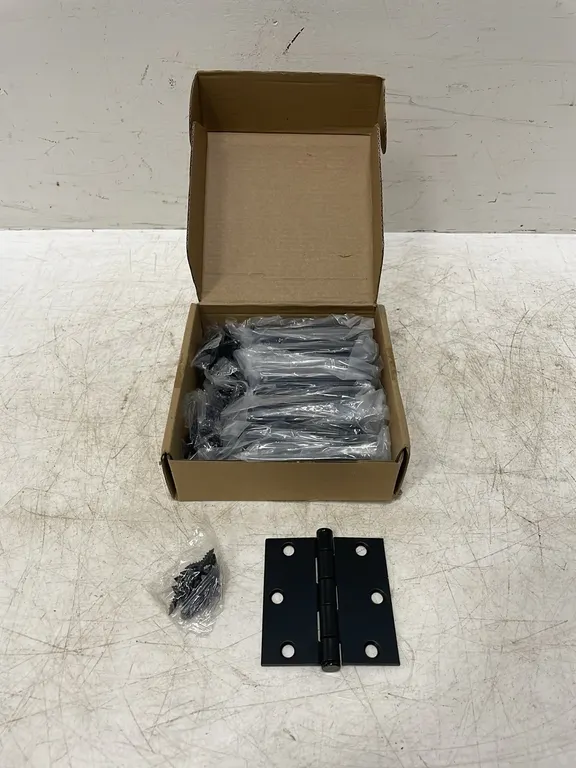 Pack of 18 Door Hinges with Screws, New In Package, Marked 42 (P3-WWS7-S11)
