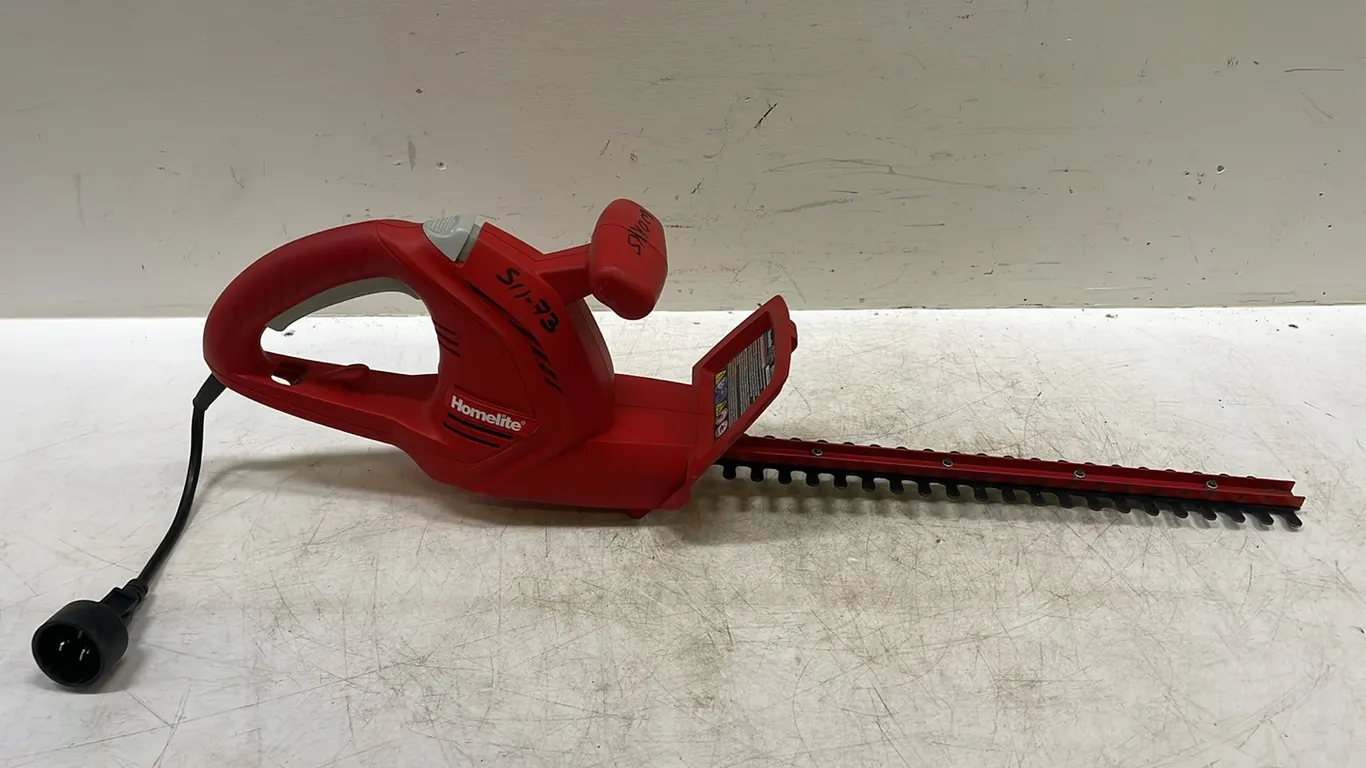 Homelite 17" Electric Hedge Trimmer, Works As Per Seller, Marked 73 (P3-WWT2-S11)