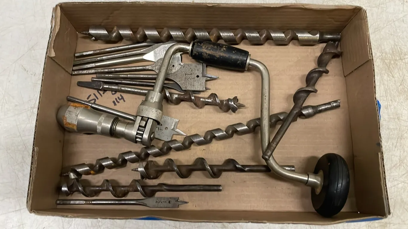 Ratcheting Bit Brace Drill with 13 Drill Bits, Marked 89 (P3-R1T1-S11)