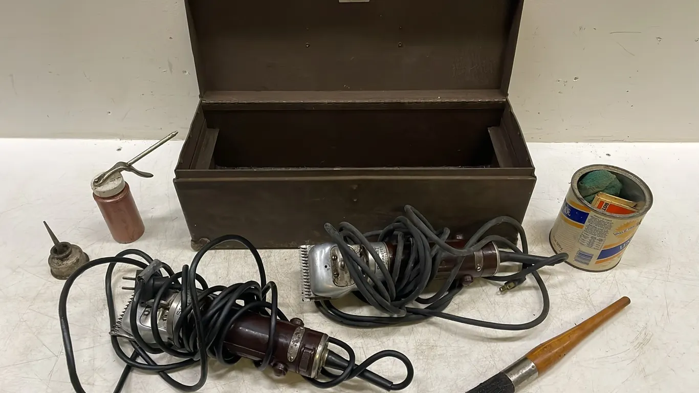 2 Stewart Clippers Master Model 51.2 and 51, 1 Works As Per Seller and 1 Condition Unknown, Marked 92 (P3-R1T1-S11)