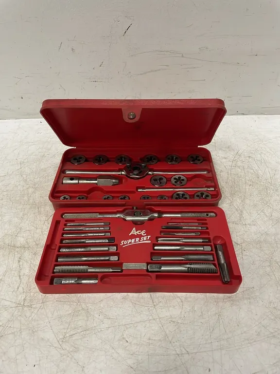 ACE No. 606 Tap & Dies, Marked B (P3-R1T4-S2174)