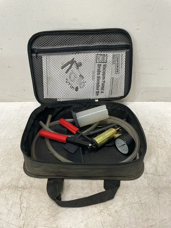 Power Fist Hand Operated Vacuum Pump & Break Bleeder Kit (P3-R1T4-S2174)