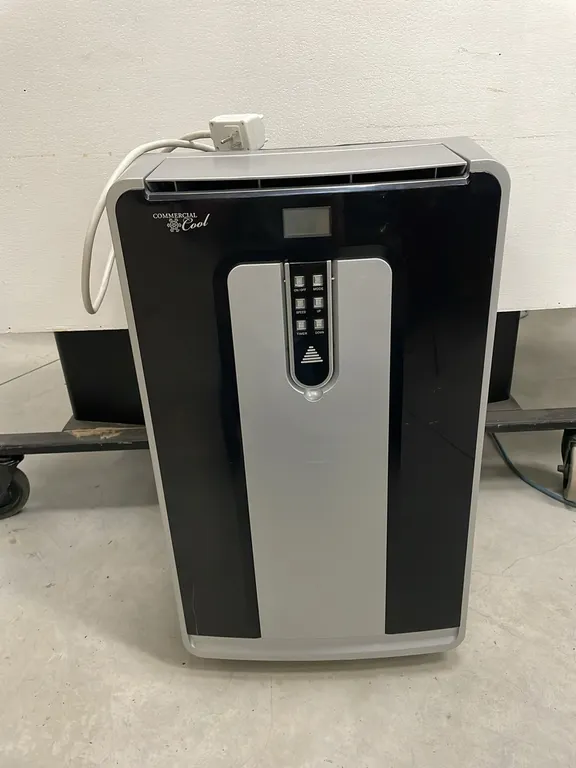 AC Unit with Remote, Missing Hose, Item #34 (P3-R3FL-S2286)