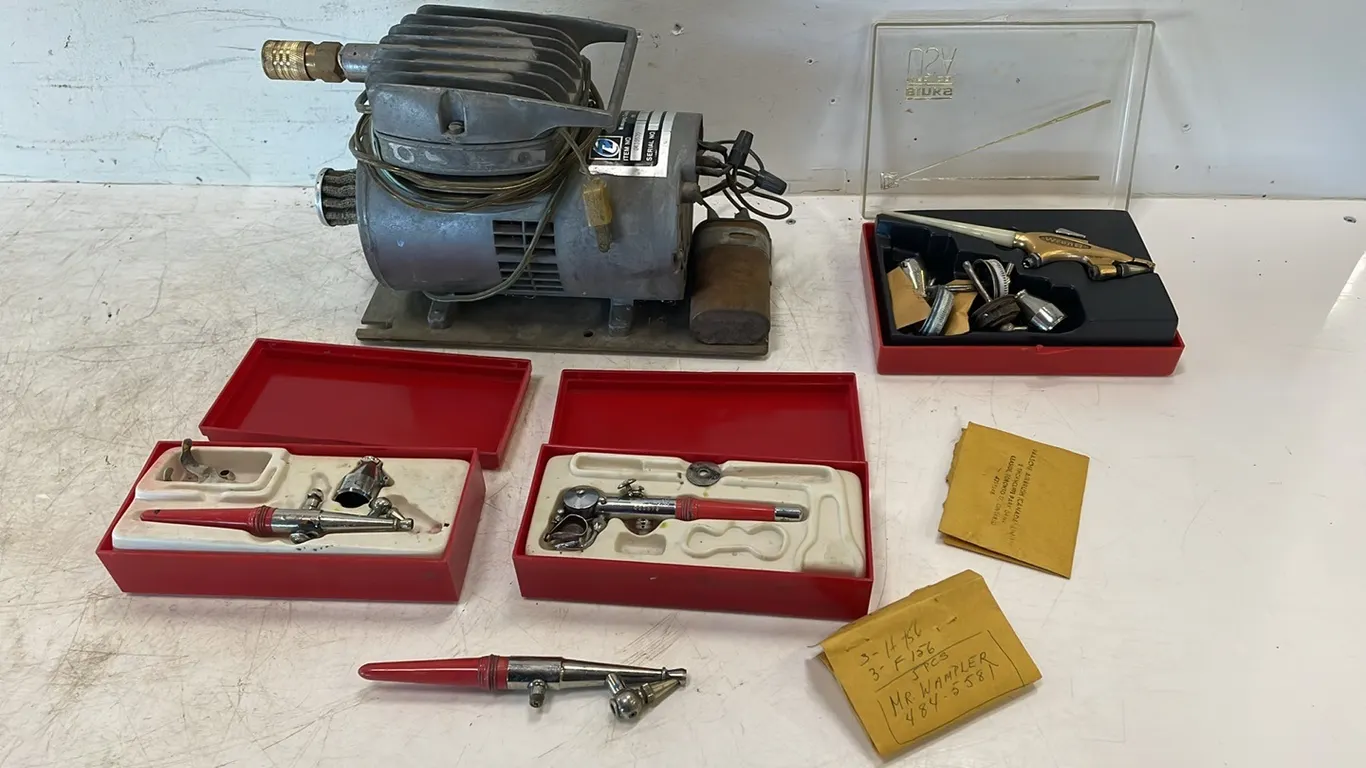 Air Brush Air Compressor and 3 Sets of Various Airbrushes, Works As Per Seller, Item #9 (P3-R1T5-S483)