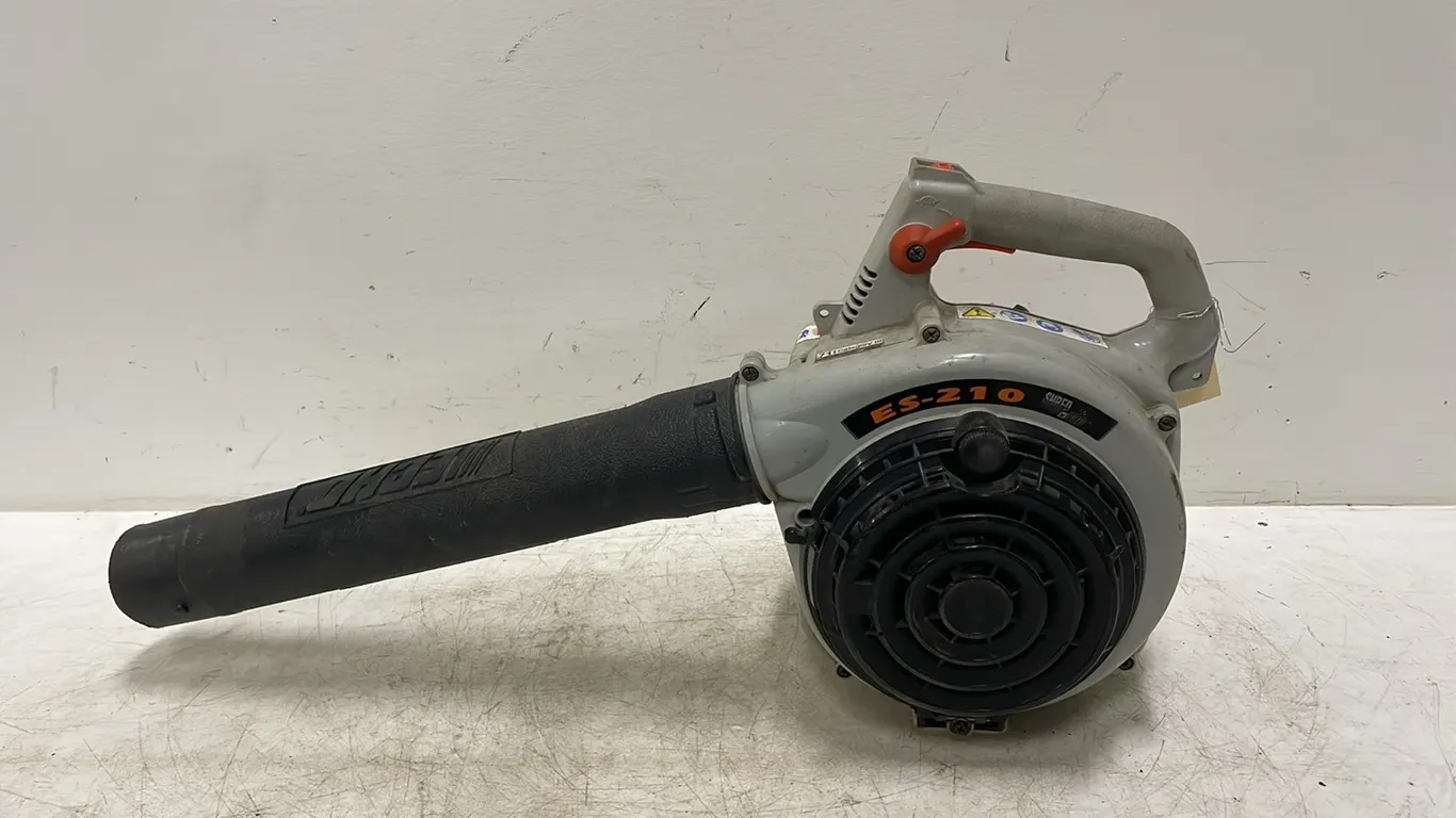 Echo Gas Leaf Blower, Seller States That It Was Running, Item #15 (P3-R1T8-S2107)