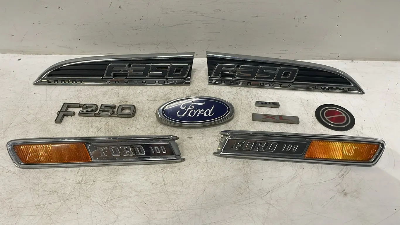 Ford Emblems, Item #13 (P3-R1T9-S1557)