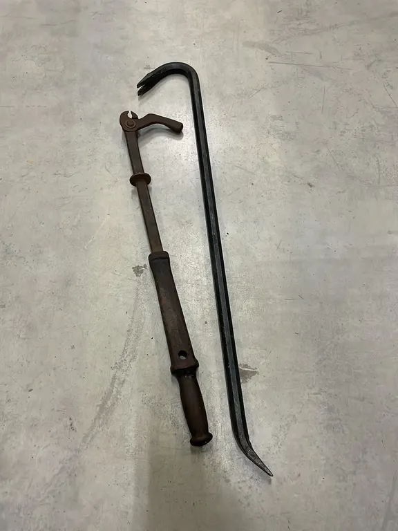 2 Nail Pullers, Item # 18 (P3-R1T9-S1557)