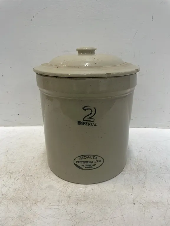 Vintage Medalta 2 Gallon Crock with Lid, Item #25 (P3-SWT1-S1557)