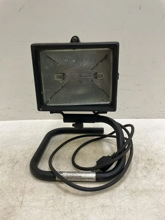 6” Work Light, Item #6 (P3-R1T10-S2212)