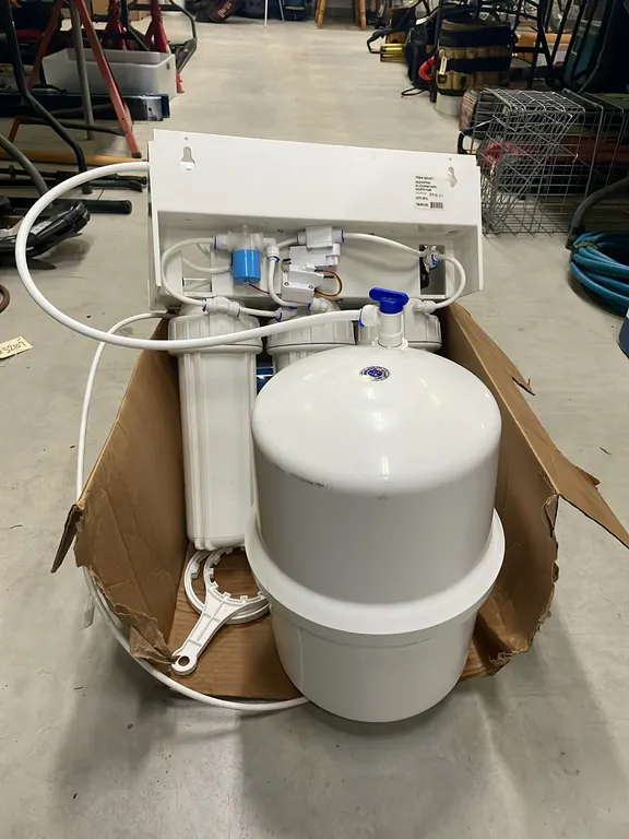Reverse Osmosis System, Works As Per Seller (P3-R2T3-S188)