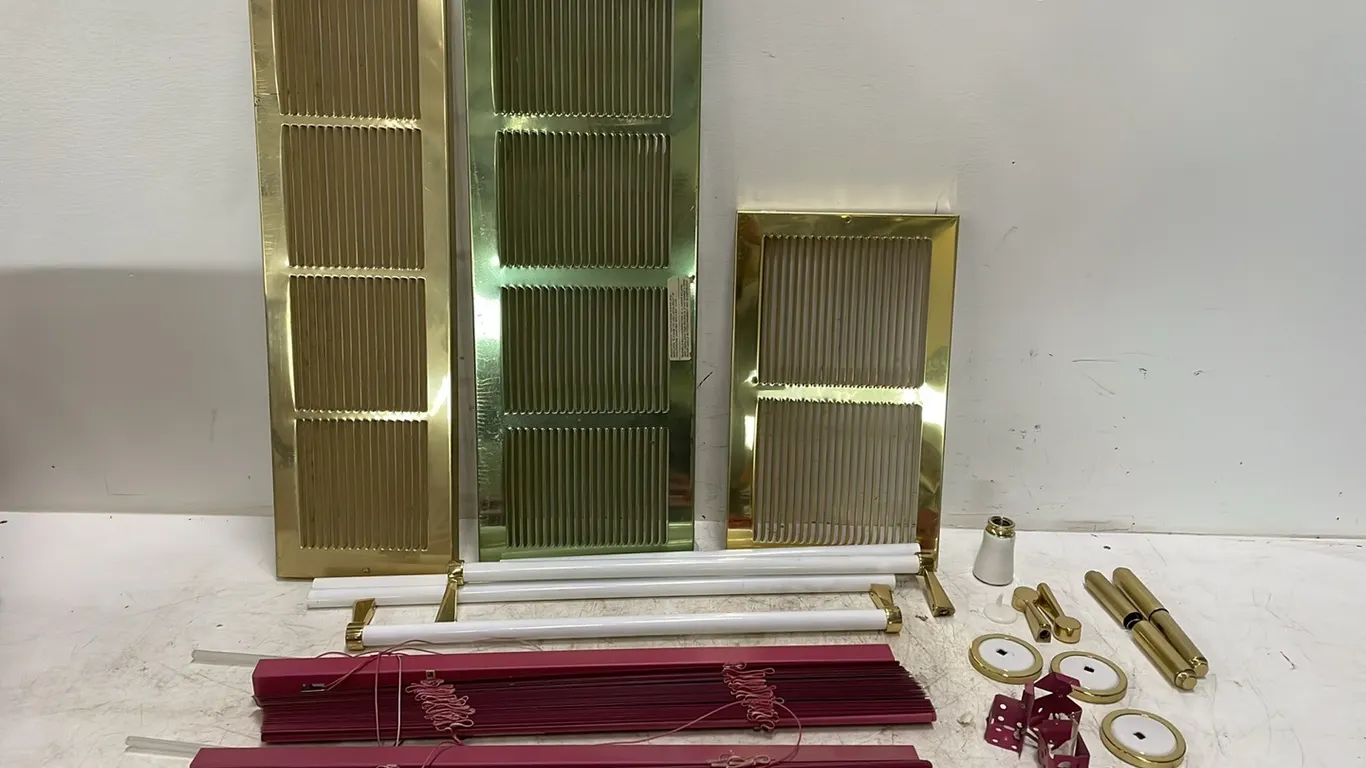 Vent Covers, Blinds, and Towel Racks, Item #8 (P3-R2T4-S2303)