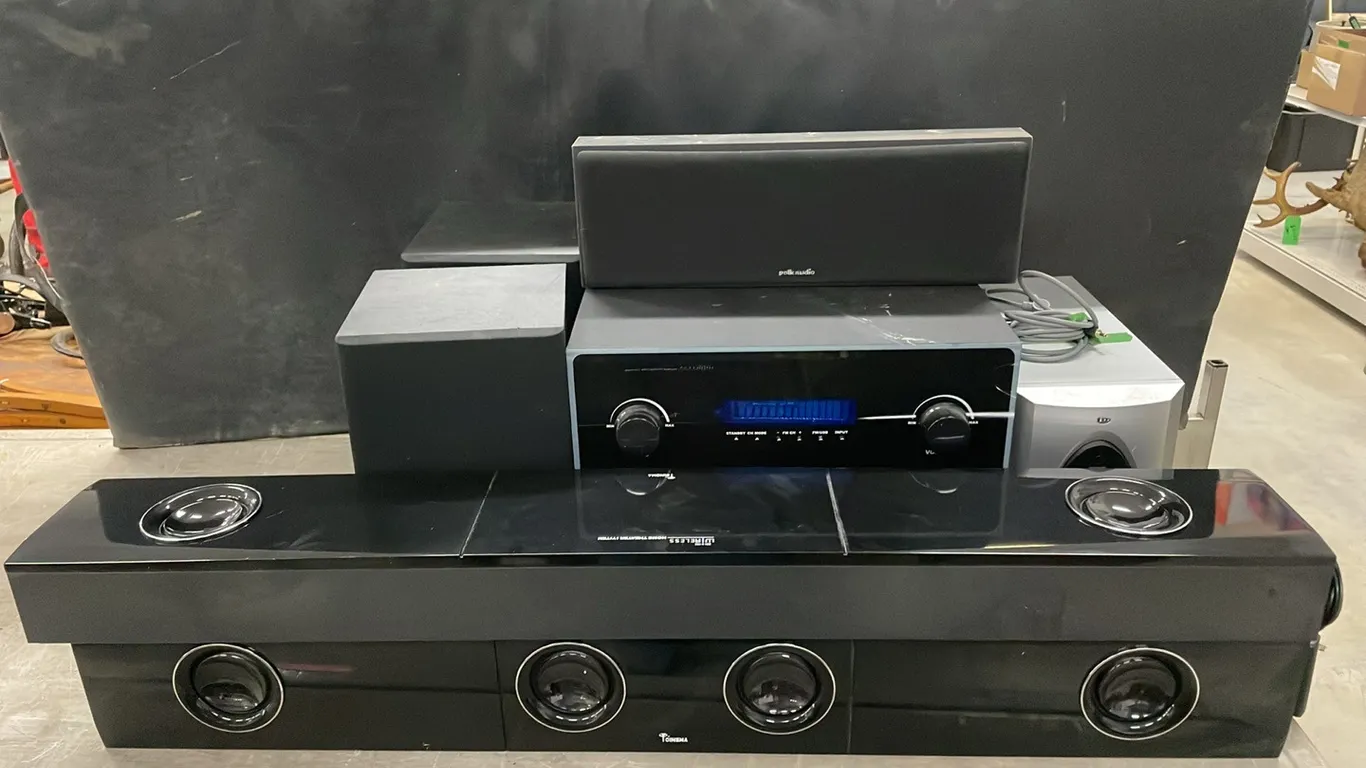 Stereo with Misc Speakers, Item #13 (P3-R3T5-S2300)