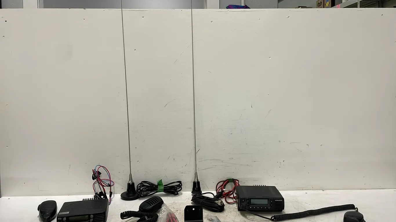 2 Way Kenwood Radios Including Brackets & Antennas, Seller States That They Are In Good Working Order (P3-R2T4-S1766)