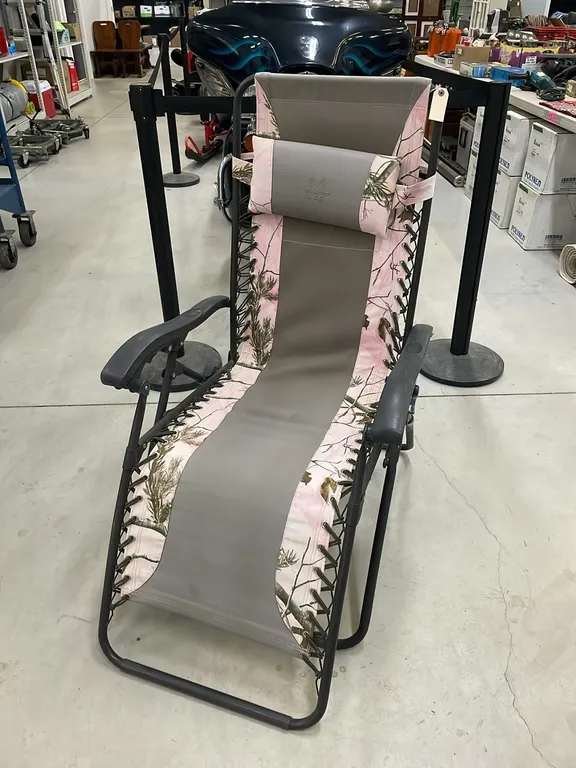 Pink Camouflage Zero Gravity Lawn Chair (P3-R2T8-S843)
