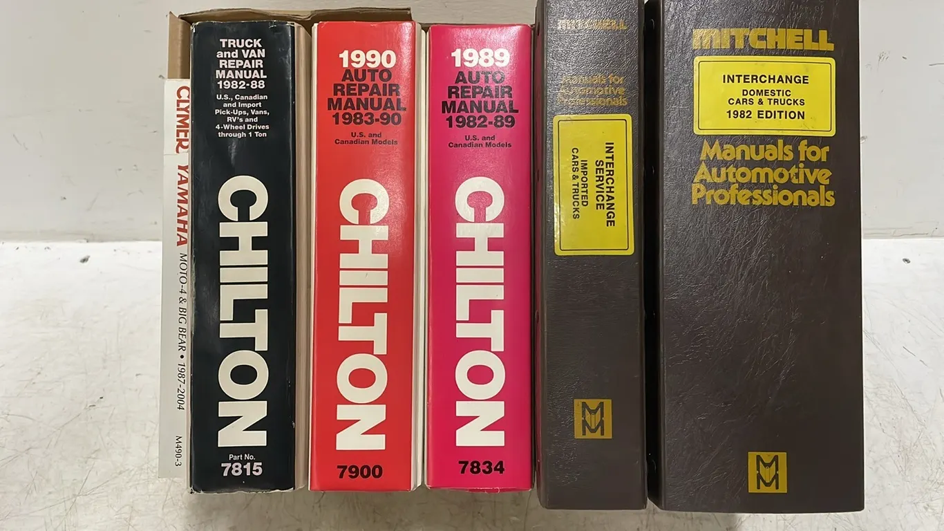 Box of 6 Chilton & Mitchell Manuals (P3-R2T4-S1998)