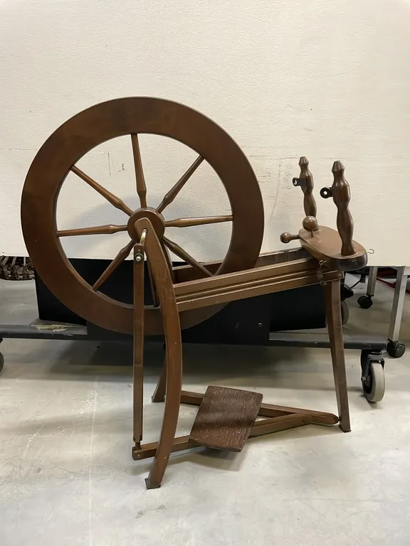 Vintage Spinning Wheel (P3-SWFL-S1999)
