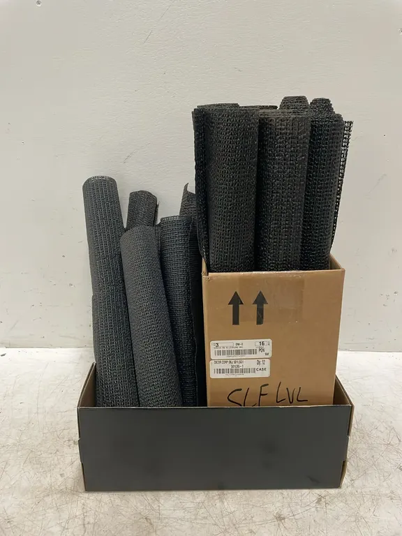 17 Pcs of Anti Slip Matting, Various Sizes (P3-R2T4-S2130)