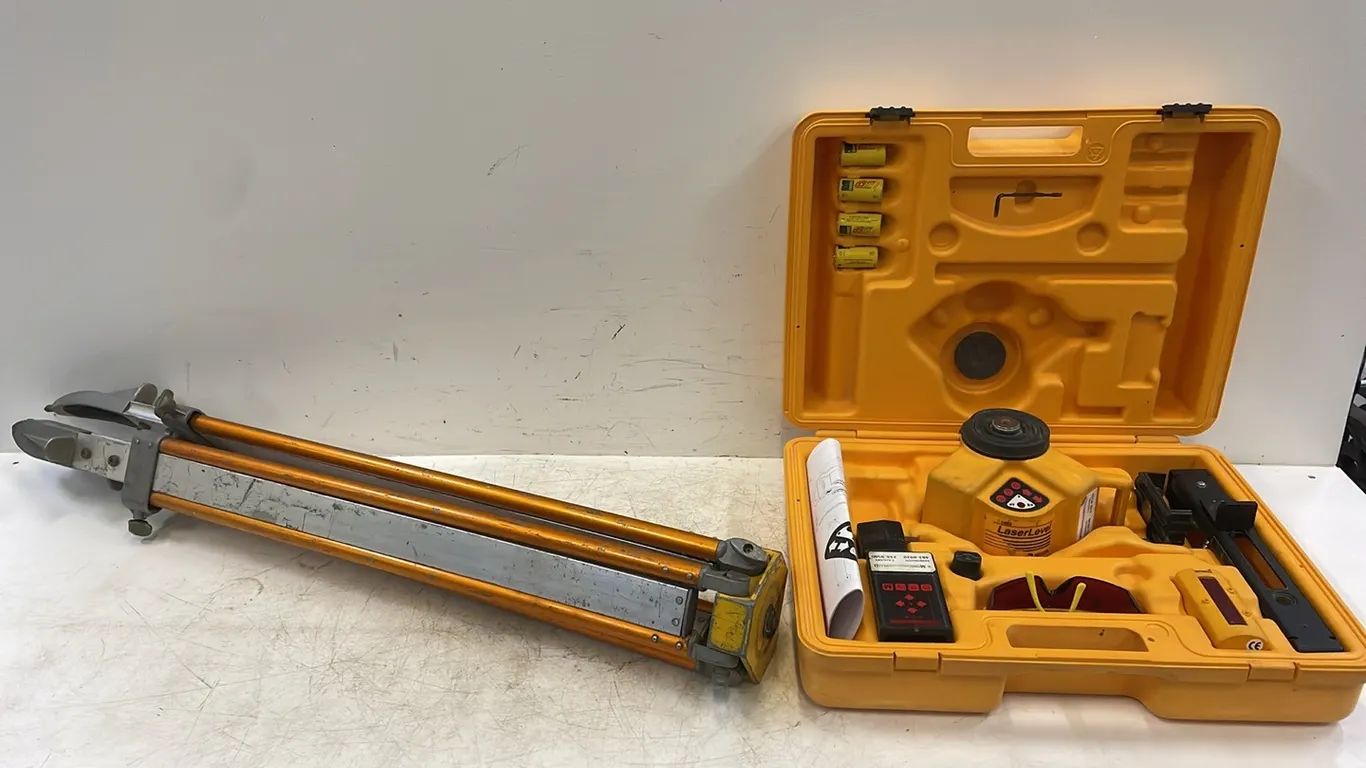 Rotating Laser Level with Receiver-Grade Rod-Tri Pod (P3-R2T9-S2130)