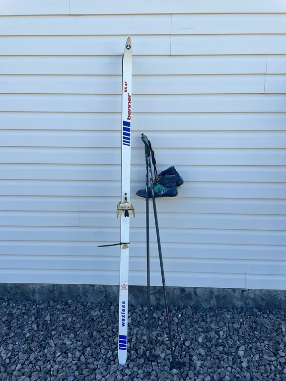 Set of Men's Cross Country Skis, Poles, & Boots (P3-NWFL-S2320)
