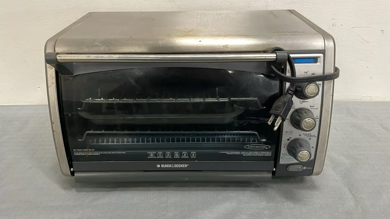 Black & Decker Countertop Convection Oven (P3-R3T3-S2323)