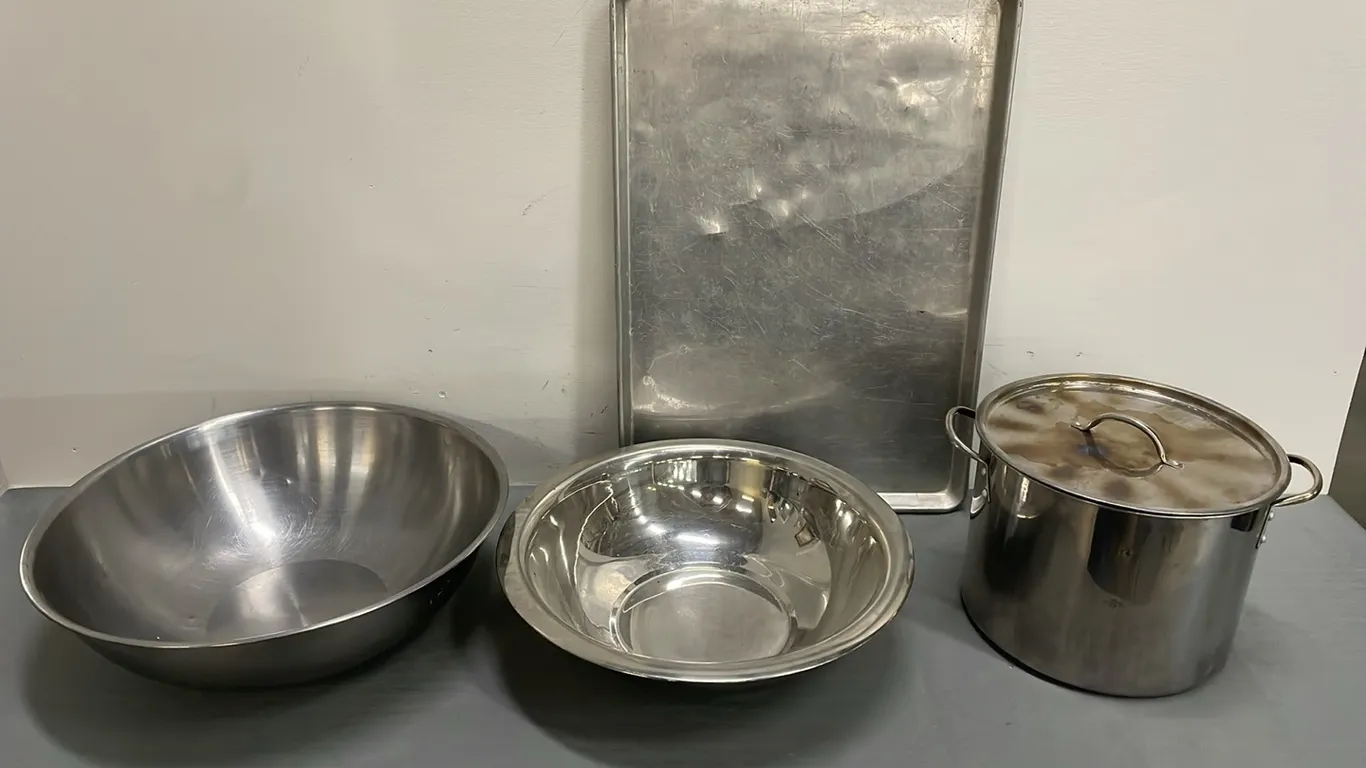 Large Cookie Sheet 26" x 18", Stock Pot, and 2 Large Stainless Steel Bowls (P3-R3T5-S2323)