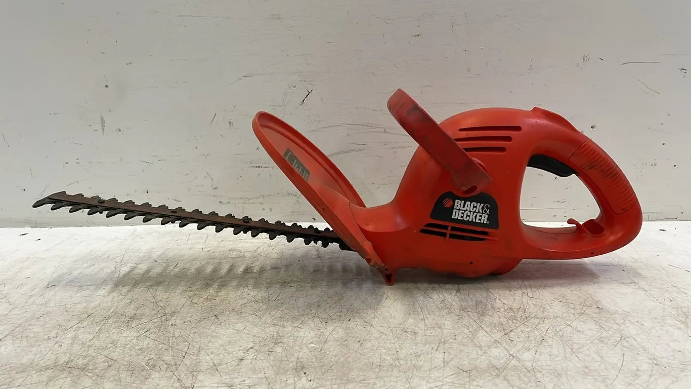 Black & Decker Electric Hedge Trimmer (P3-R2T9-S1248)