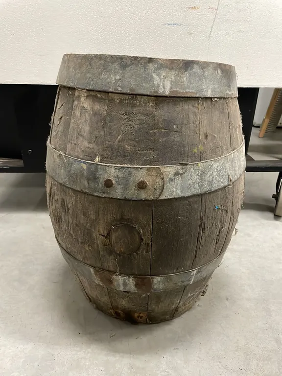 Wooden Barrel with Steel Rims (P3-R2FL-S1248)