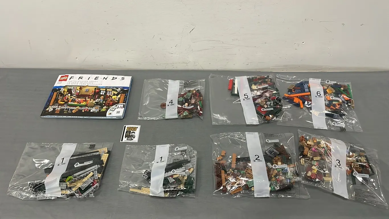Lego Friends Central Perk 21319, Seller States That it is a New Unopened Complete Set with No Box, Marked A (P3-WWS4-S2042)