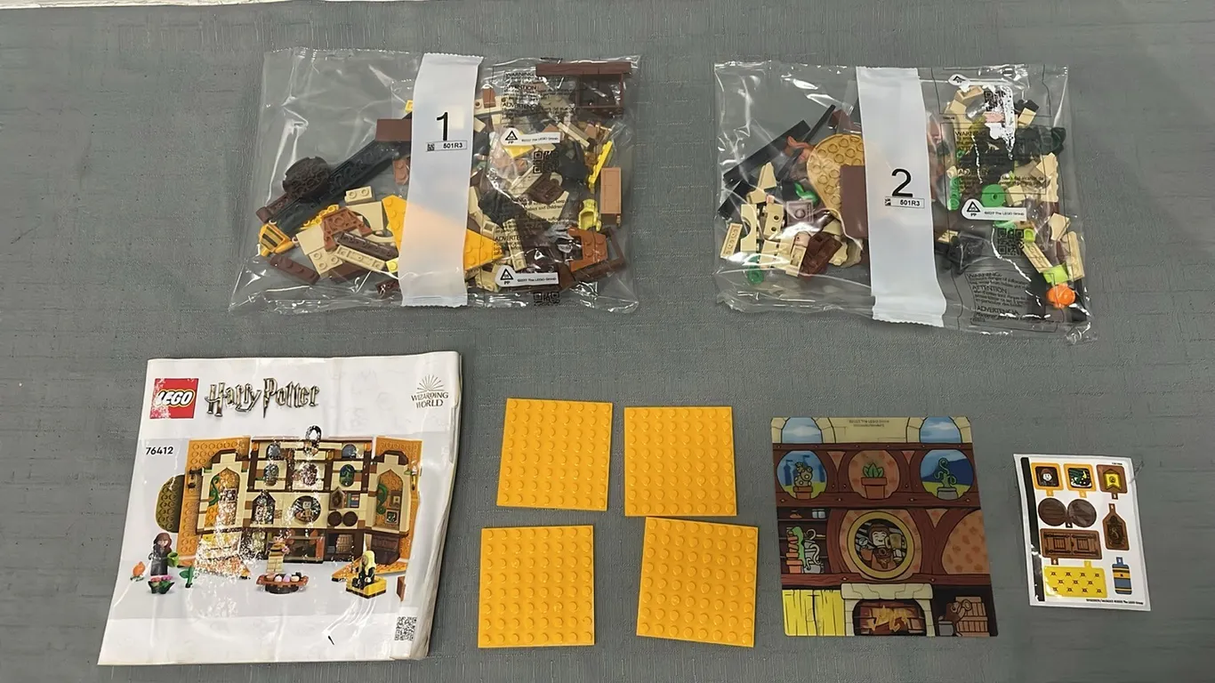 Harry Potter Lego 76412 Hufflepuff House Banner, Seller States That it is a New Unopened Complete Set with No Box (P3-WWS7-S2042)