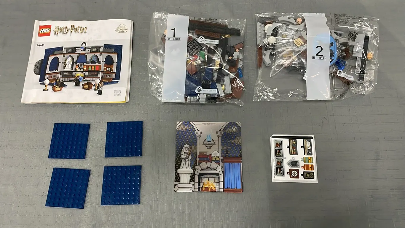 Harry Potter Lego 76411 Ravenclaw House Banner, Seller States That it is a New Unopened Complete Set with No Box (P3-WWS7-S2042)
