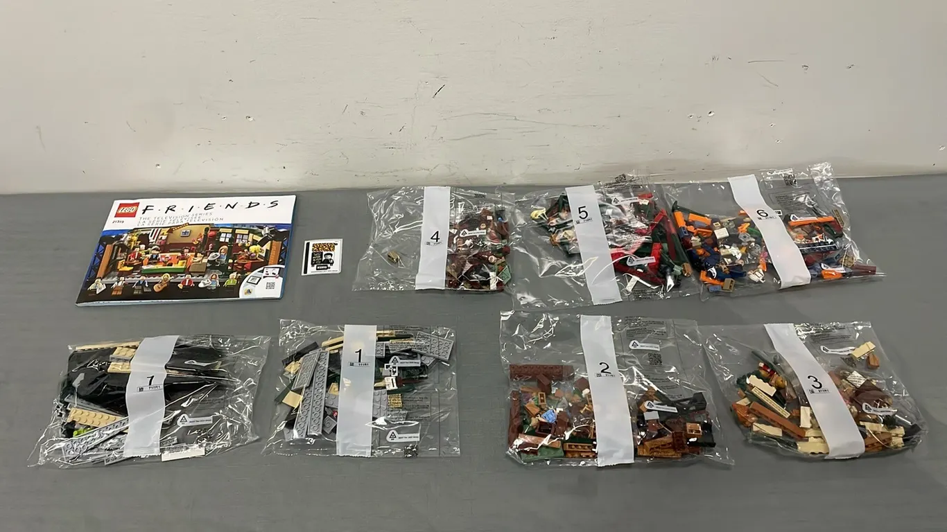 Lego Friends 21319 Central Perk, Seller States That it is a New Unopened Complete Set with No Box, Marked B (P3-WWS8-S2042)