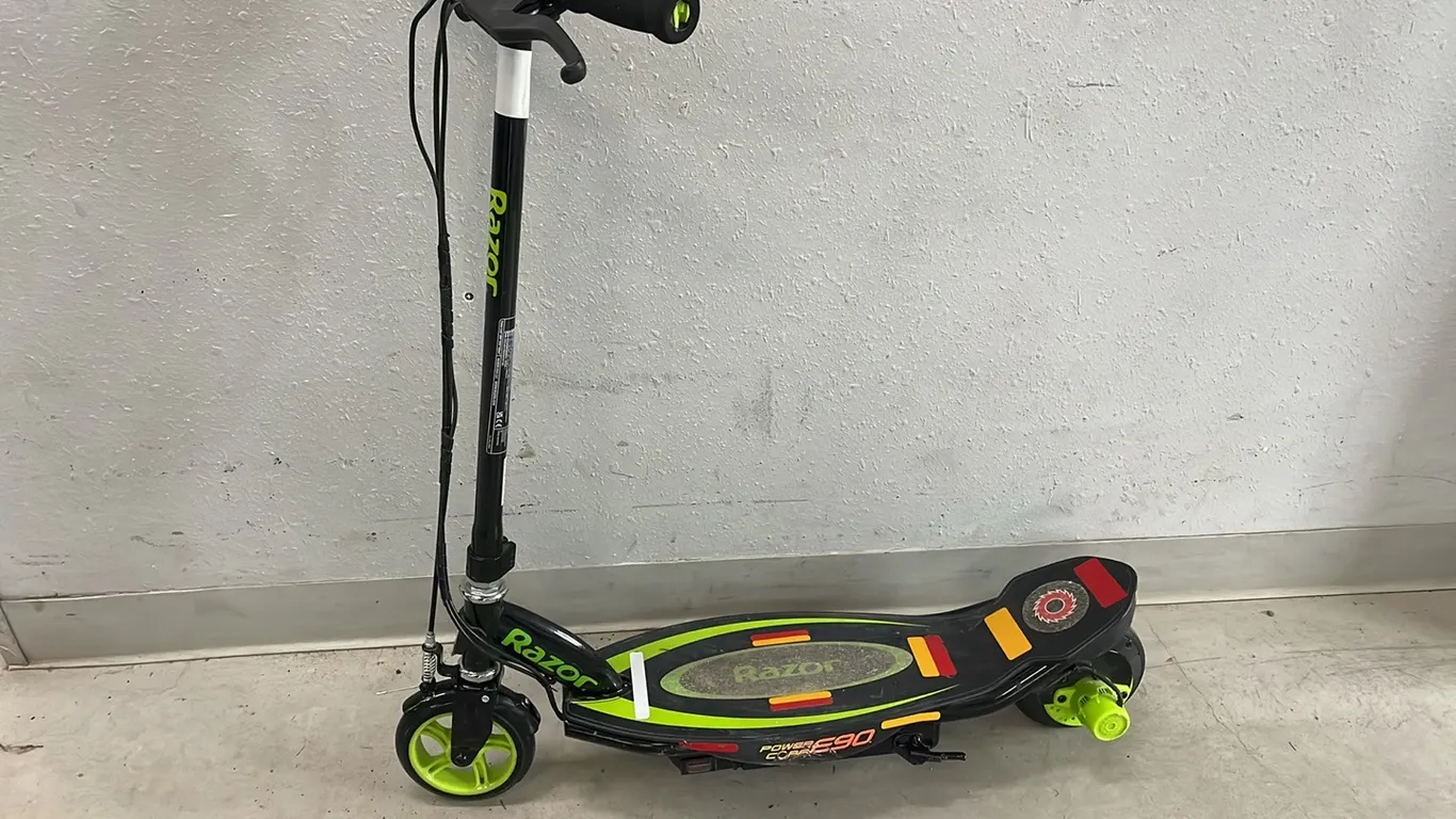 Razor Electric Scooter, *Manual & Charger In PA Office (P3-NWFL-S1475)