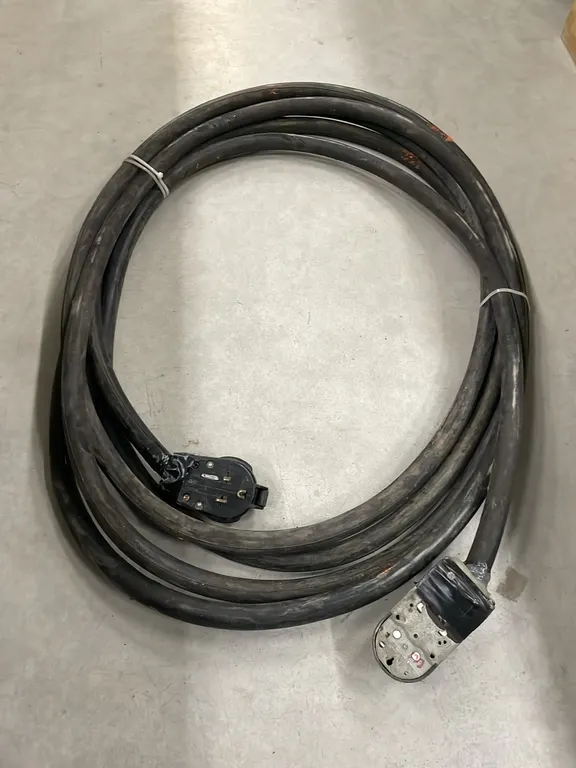 37" of 220 Heavy Electrical Cord (P3-R3T5-S2030)
