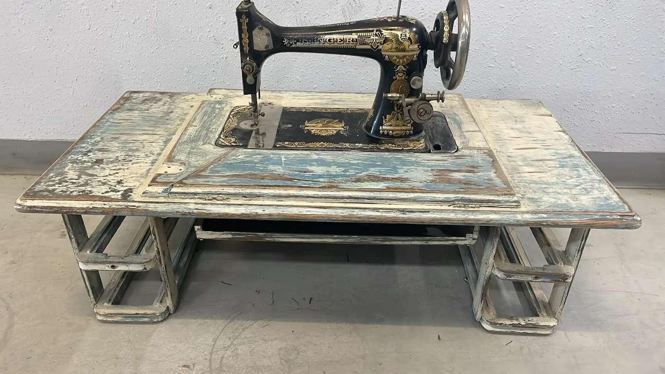 Vintage Singer Sewing Machine with Chalked Cabinet (P3-R3FL-S24)