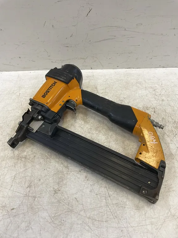 Bostitch Q16 Gauge 2" Air Stapler (P3-R3T2-S2326)