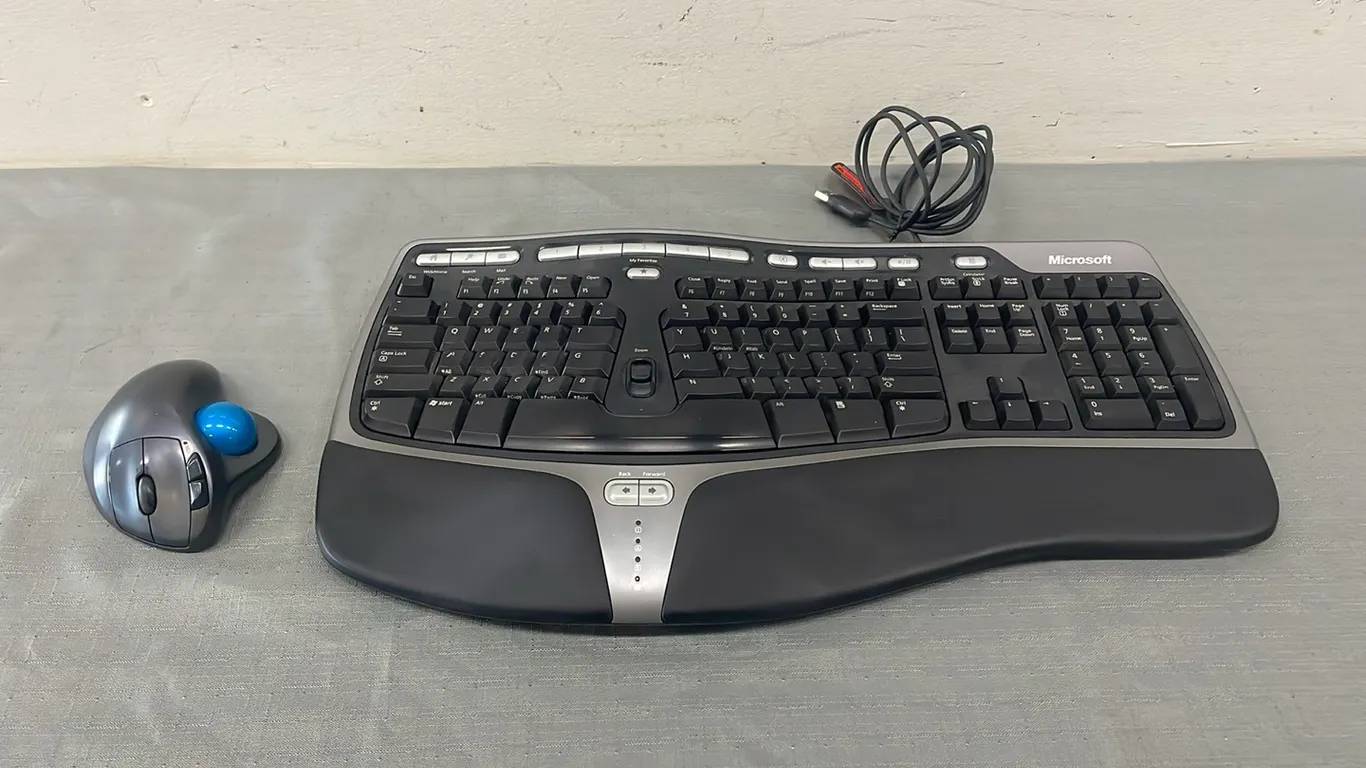 Microsoft Natural Ergonomic Keyboard 4000 V1.0 and Wireless Mouse M570, Both Work As Per Seller (P3-EWS2-S161)