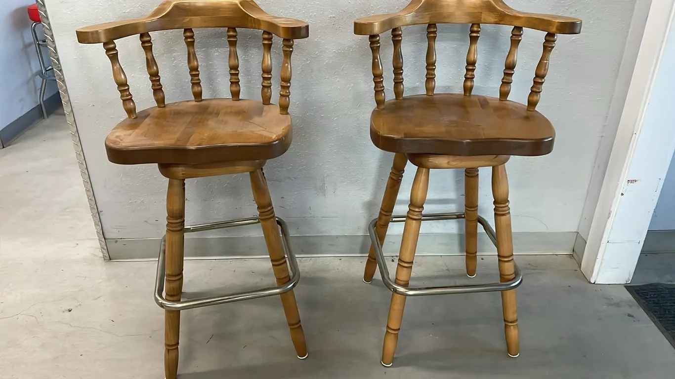 2 Wooden Swivel Seat Bar Stools (P3-NWFL-S1508)