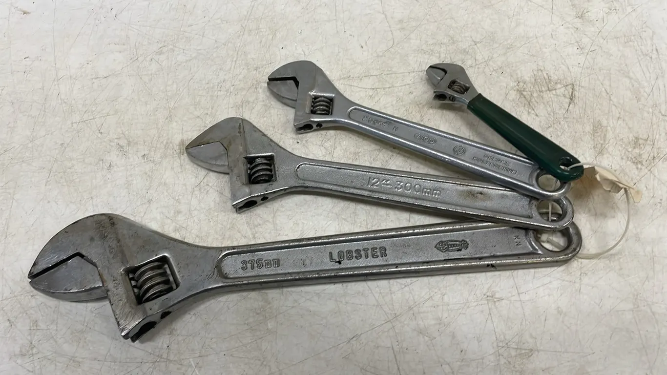 15", 12", 10" & 6" Crescent Wrench, Marked #32 (P3-R3T8-S39)