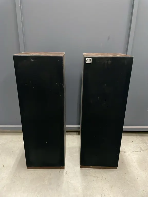 2 Vintage dB Plus Stereo Speakers, 12" x 12" x 36", Seller States They Have 10” Sub Woofers and That They Work (P4-EWFL-S2261)