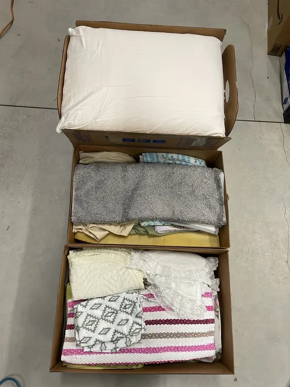 Bedding, Towel and Bath Mat, Lot 2 (P4-SWS2-S2278)