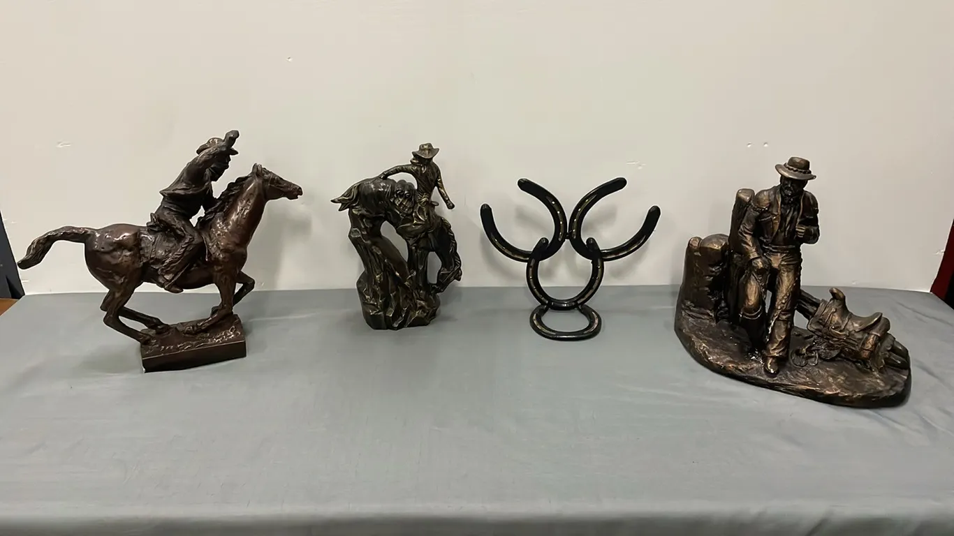 Cowboy Statues and Horseshoes, Item #9 (P4-SWS3-S2286)