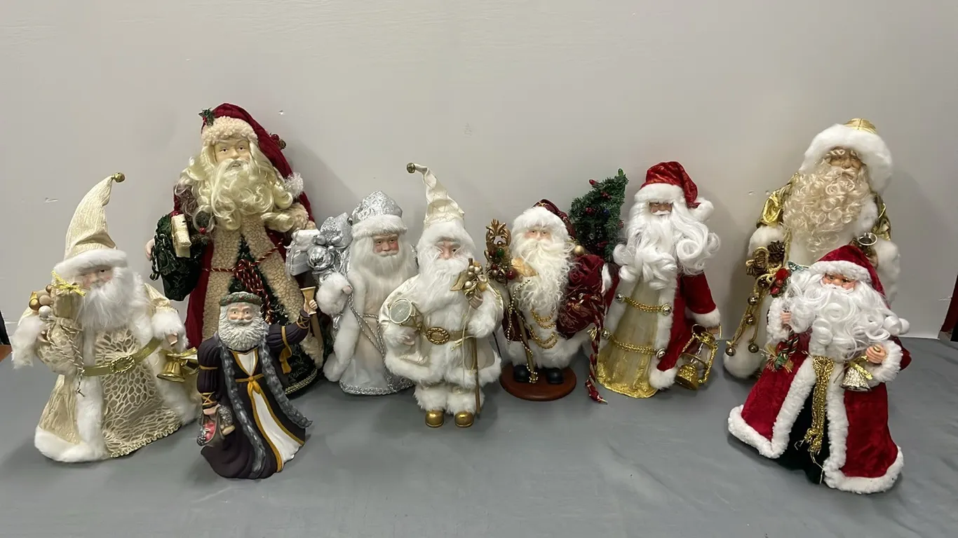 Bin of Santa Christmas Decorations, Item #17 (P4-SWS4-S2286)