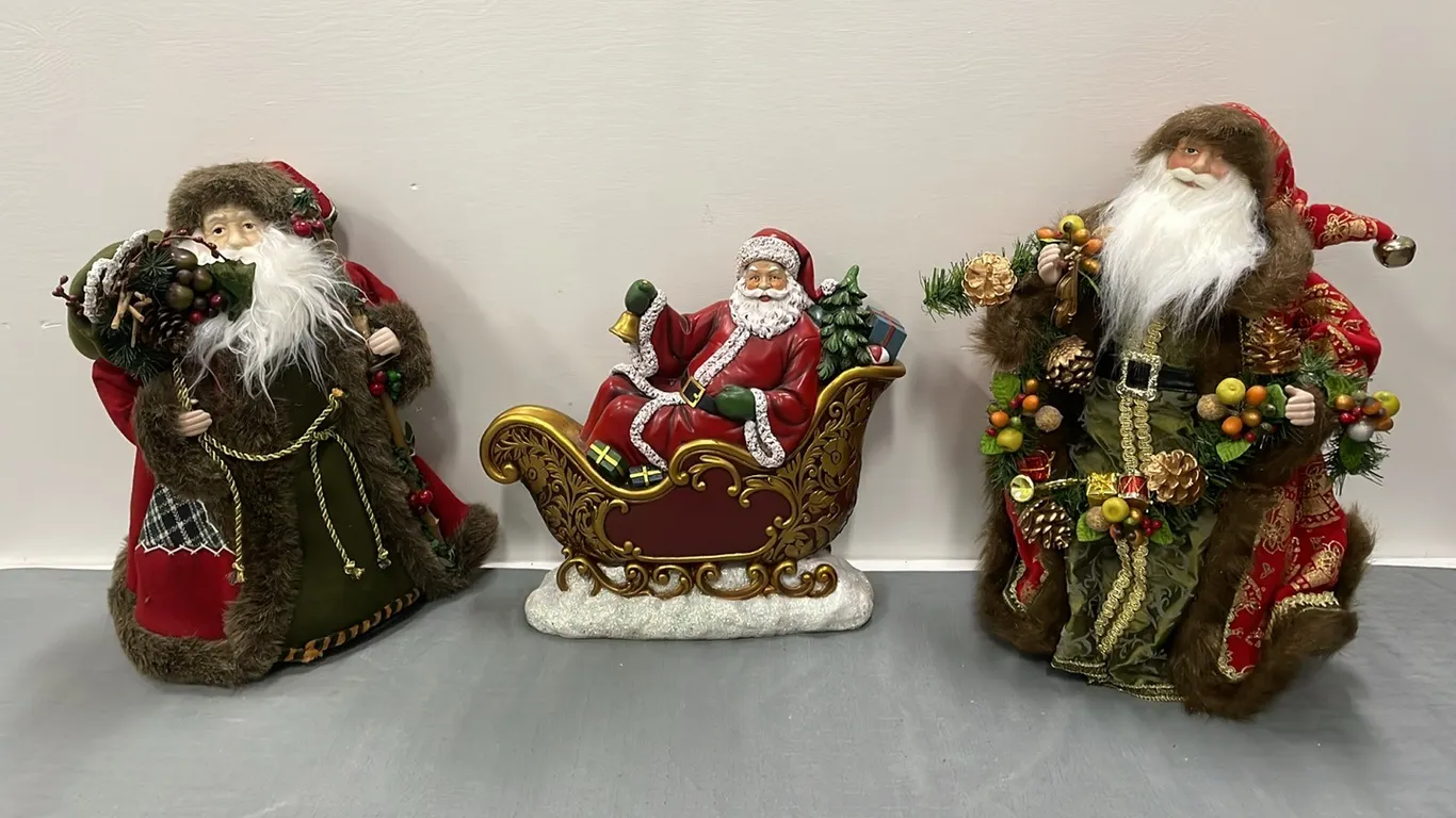 Bin of Santa Christmas Decorations, Item #18 (P4-SWS4-S2286)