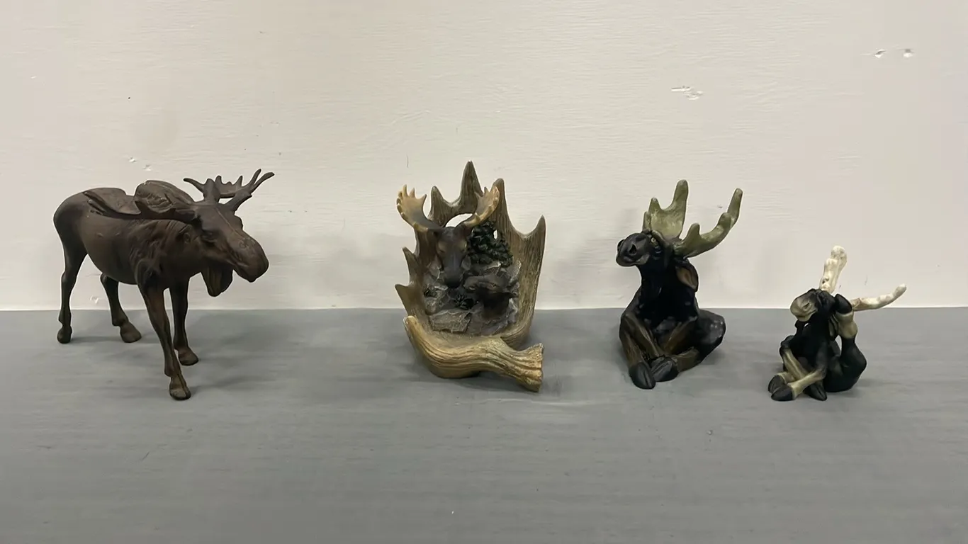 Moose Statues, Item #27 (P4-SWS7-S2286)